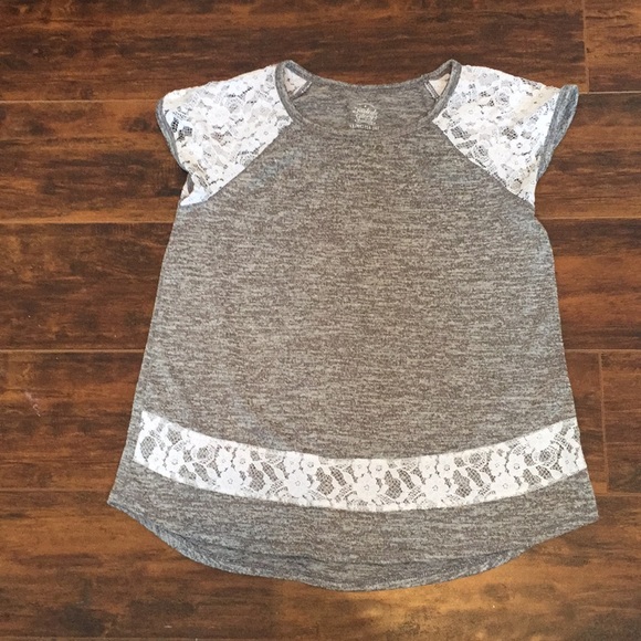 2 girls spring/summer shirts - Picture 2 of 5